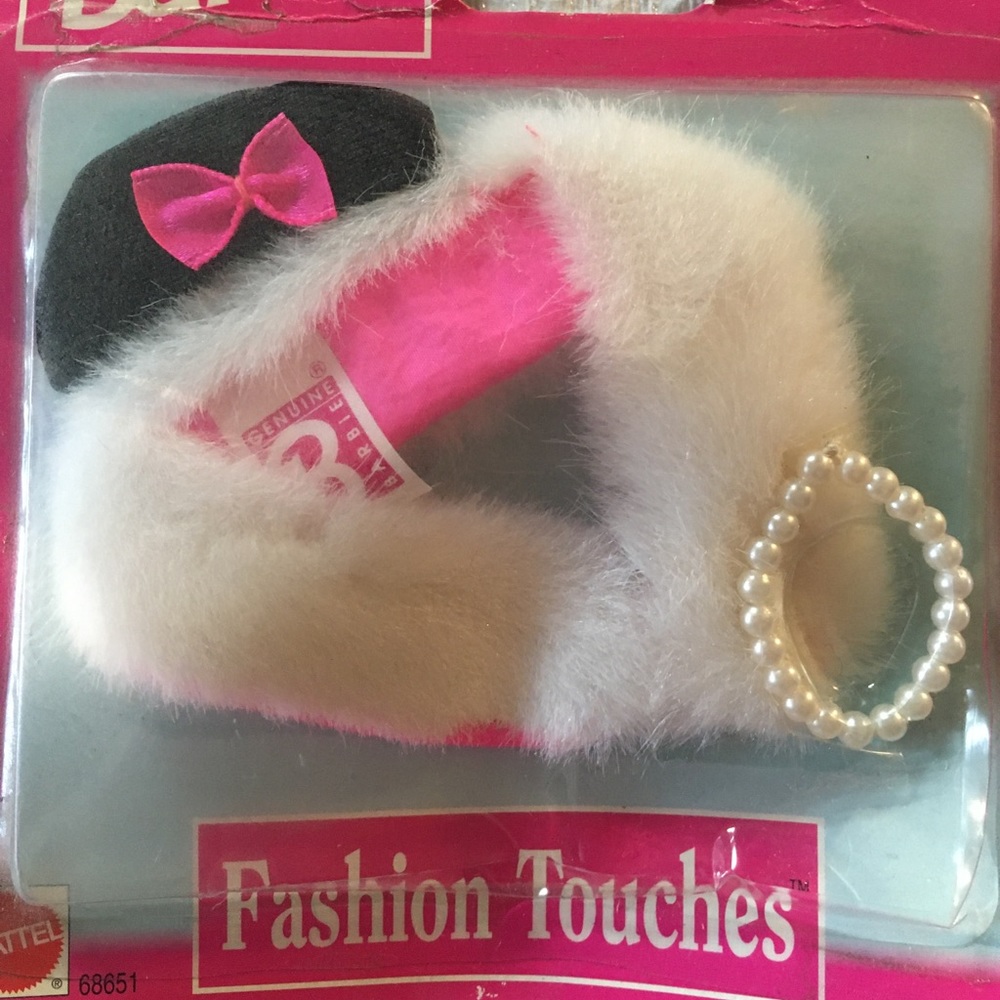 1997 Barbie Fashion Touches Black Hat White Fur Wrap & Pearl Necklace Brand New